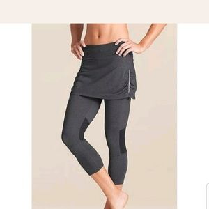 SOLD Athleta ultra light Contender skirt capris medium